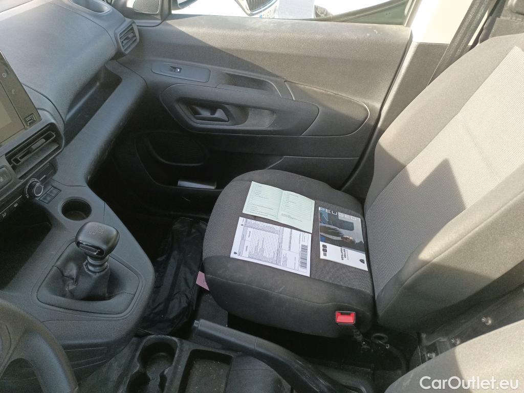  Peugeot  Partner PEUGEOT  / 2018 / 3P / furgón derivado de turismo Pro Standard 600kg BlueHDi 73kW #26