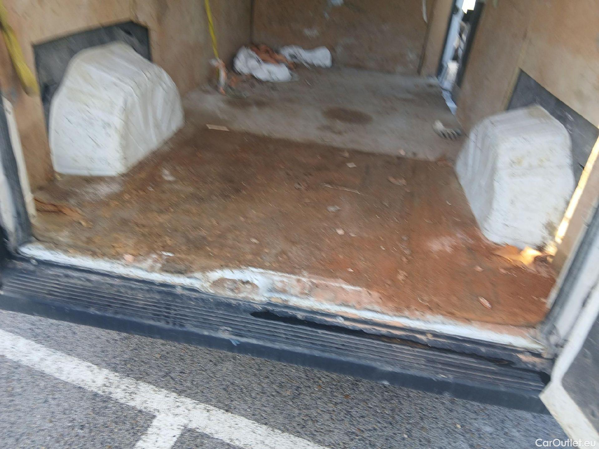  Citroen  Jumper CITROEN  / 2014 / 4P / furgón BlueHDi 103KW (140CV) Furgón 35L3H2 #70