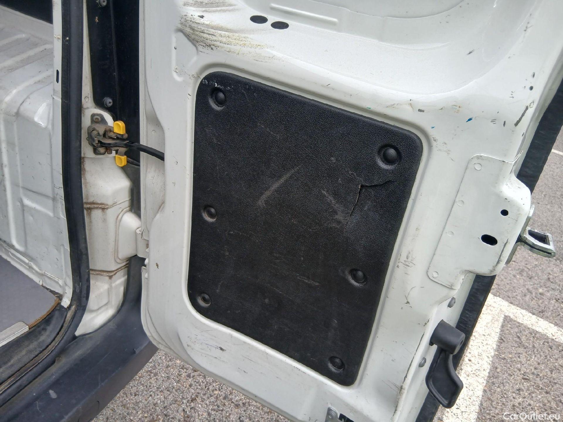  Fiat  Fiorino FIAT  / 2016 / 3P / furgón derivado de turismo Cargo Base 1.3 Mjet 59kW (80CV) E6 #19