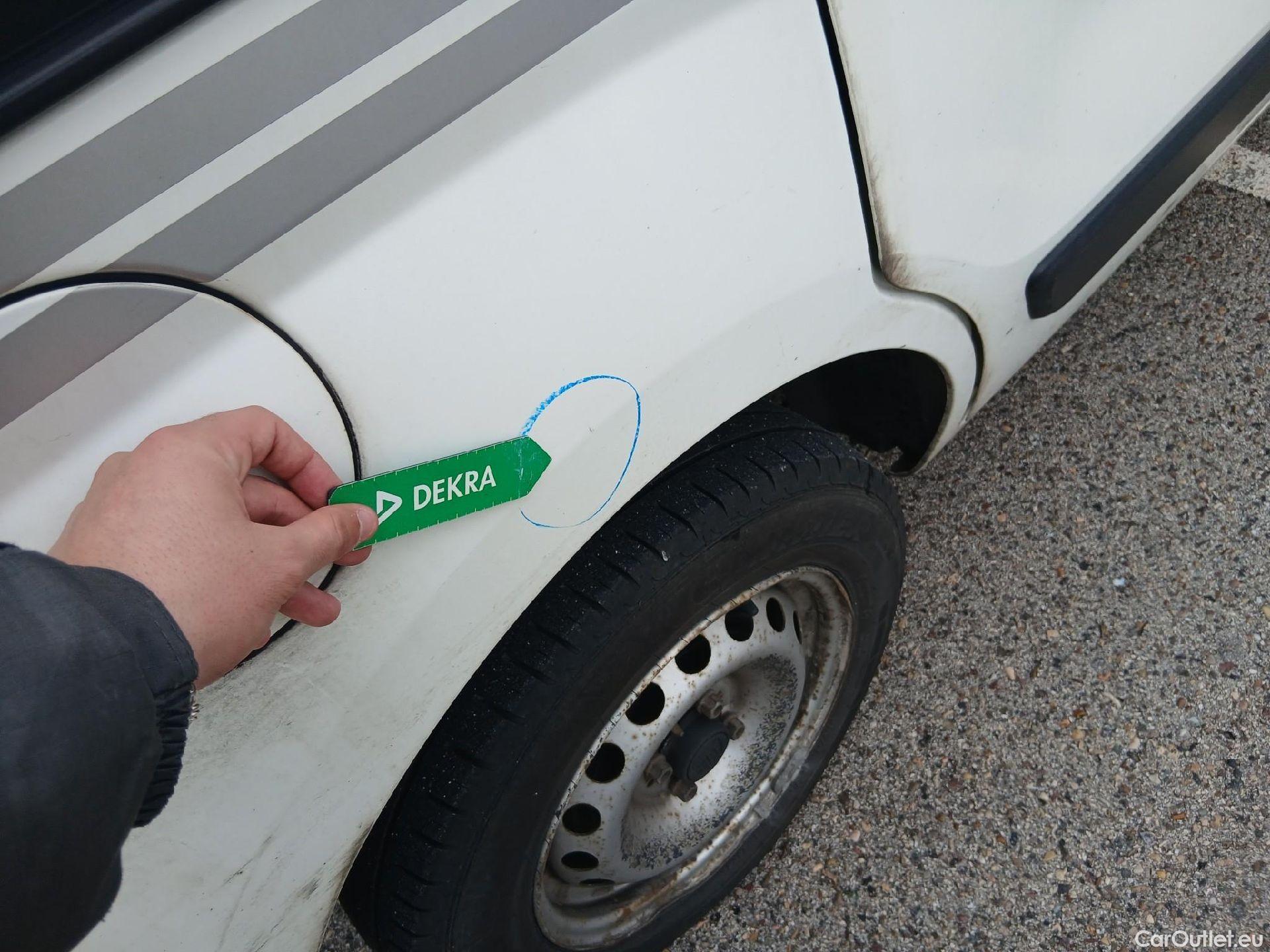  Fiat  Fiorino FIAT  / 2016 / 3P / furgón derivado de turismo Cargo Base 1.3 Mjet 59kW (80CV) E6 #24