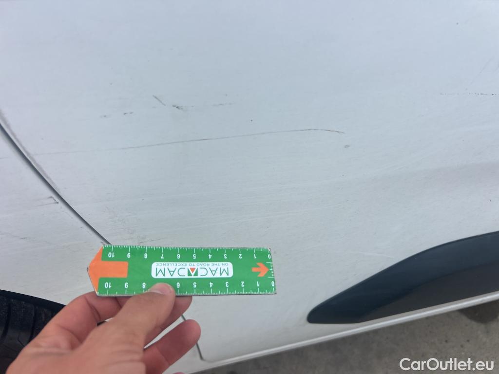  Citroen  Berlingo CITROEN  / 2018 / 4P / combi Talla M BlueHDi 100 LIVE (AC) #27