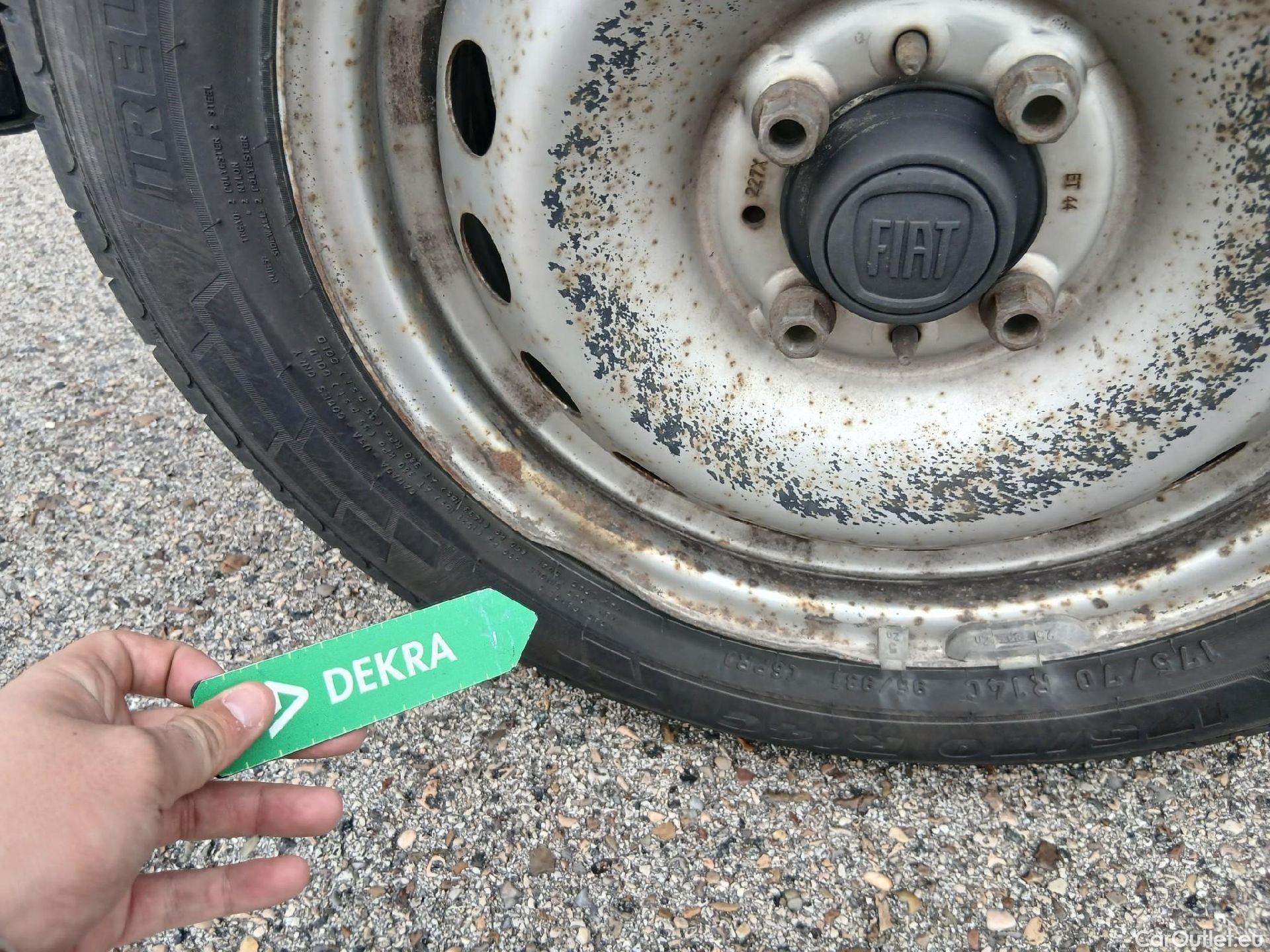  Fiat  Fiorino FIAT  / 2016 / 3P / furgón derivado de turismo Cargo Base 1.3 Mjet 59kW (80CV) E6 #25