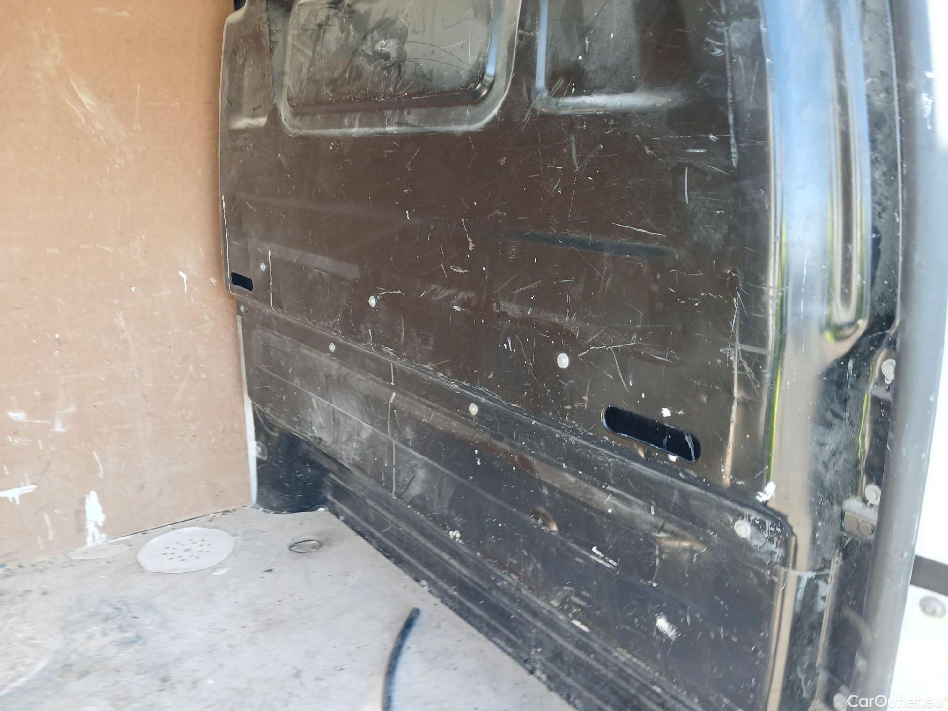  Peugeot  Expert PEUGEOT  / 2016 / 4P / furgón Furgón Pro 1.5 BlueHDi 120 Standard #47