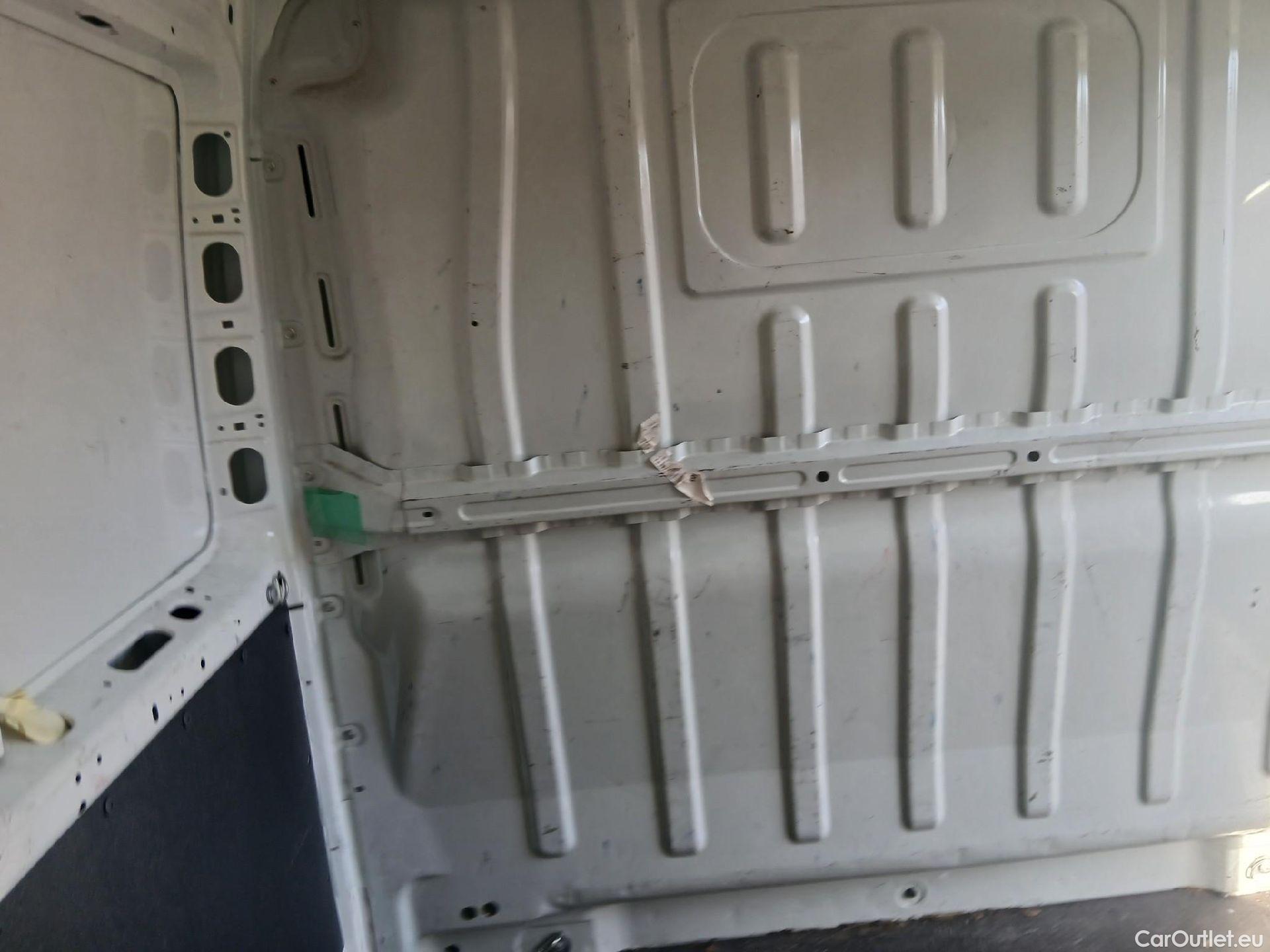  Peugeot  Boxer PEUGEOT  / 2014 / 4P / furgón 330 L1H1 BlueHDi 81KW (110CV) #33