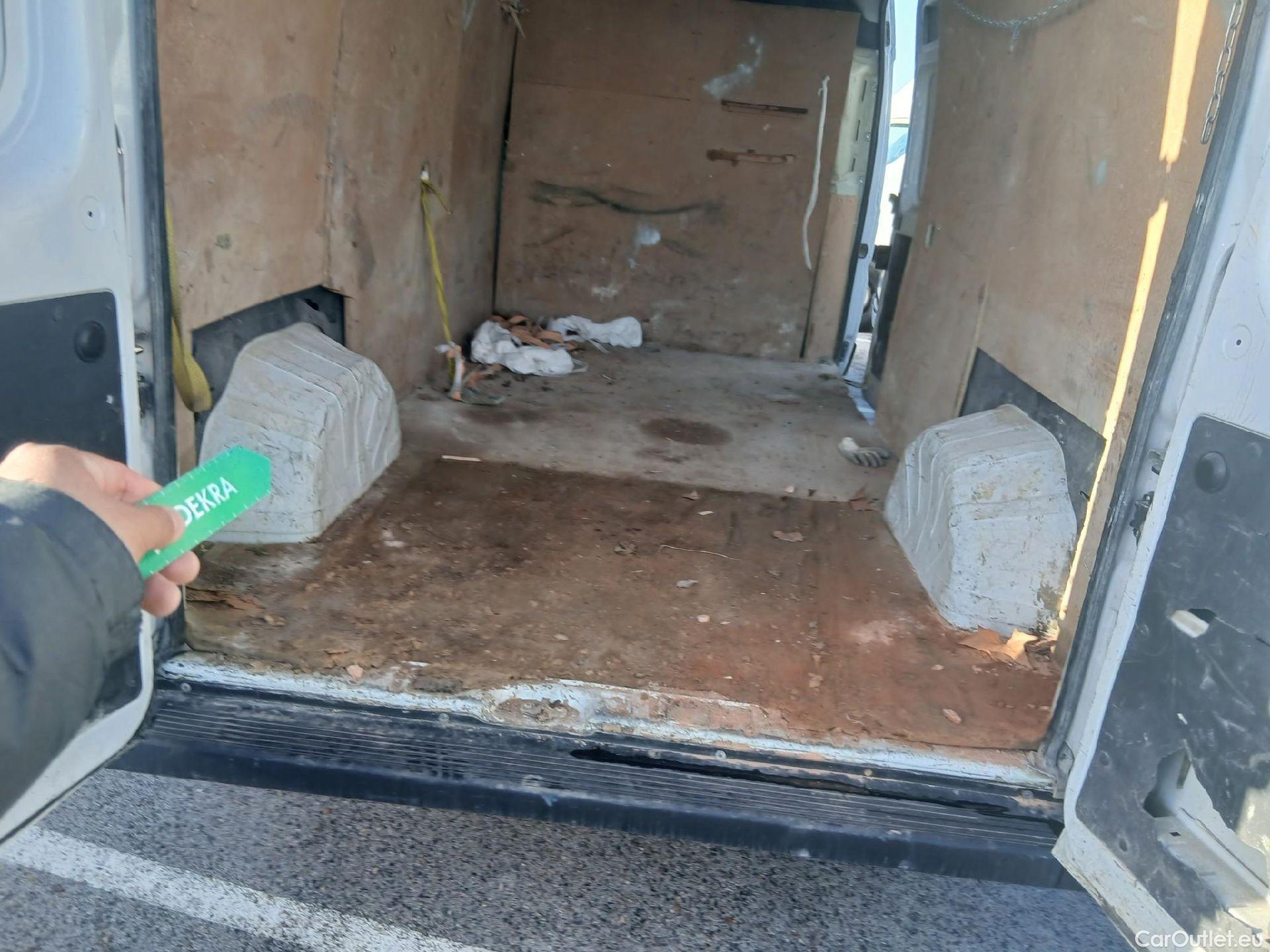  Citroen  Jumper CITROEN  / 2014 / 4P / furgón BlueHDi 103KW (140CV) Furgón 35L3H2 #2