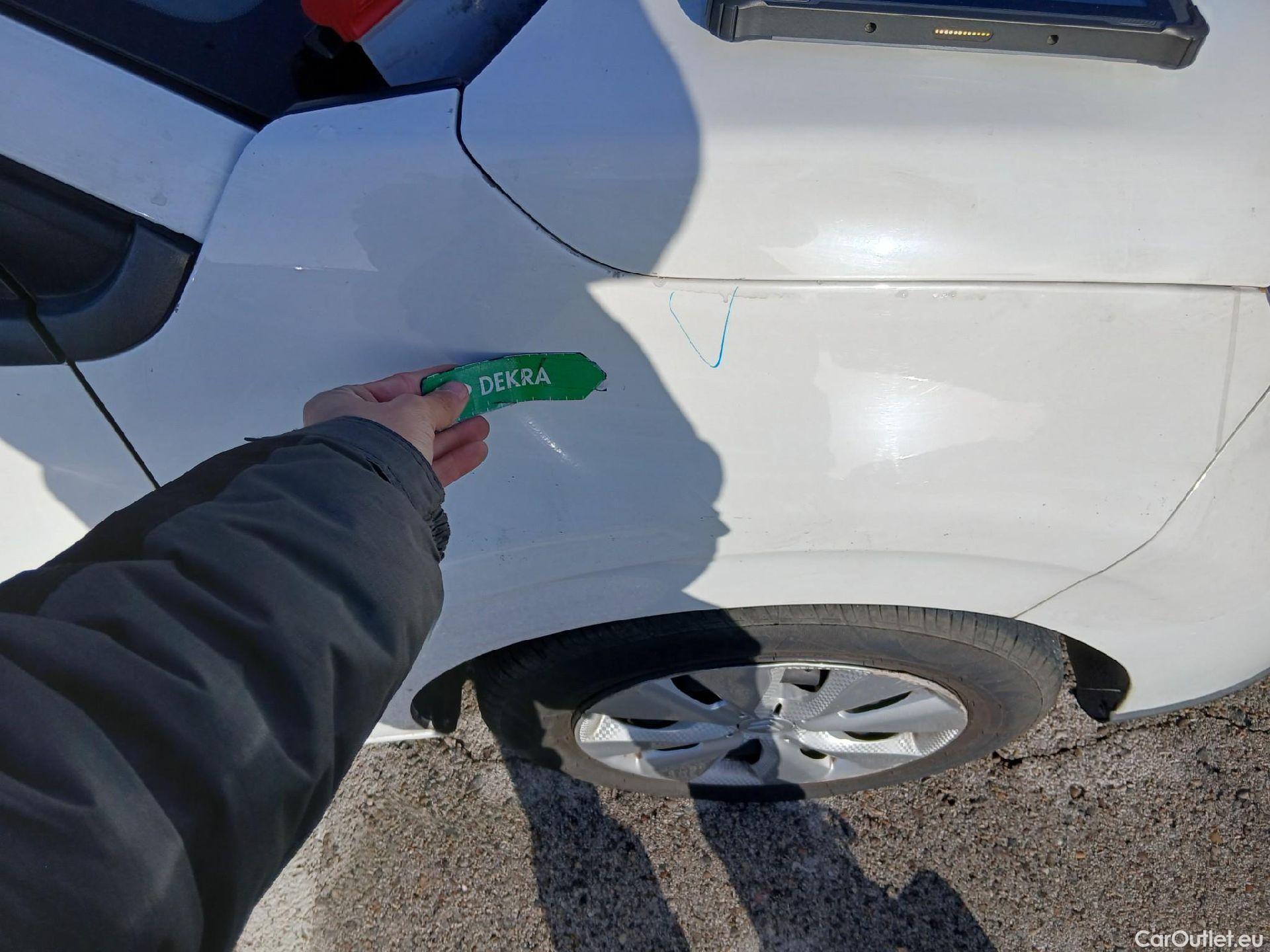  Citroen  C3 CITROEN  / 2016 / 5P / berlina comercial BlueHDi 73KW (100CV) S&S Comercial #60