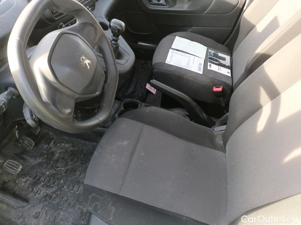  Peugeot  Partner PEUGEOT  / 2018 / 3P / furgón derivado de turismo Pro Standard 600kg BlueHDi 73kW #25