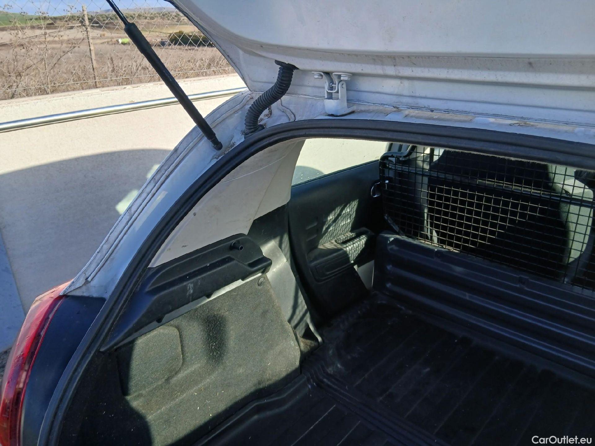  Citroen  C3 CITROEN  / 2016 / 5P / berlina comercial BlueHDi 73KW (100CV) S&S Comercial #44