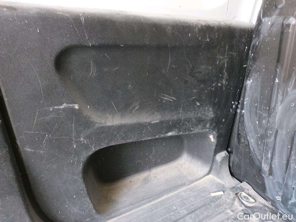  Peugeot  Partner PEUGEOT  / 2018 / 3P / furgón derivado de turismo Pro Standard 600kg BlueHDi 73kW #34