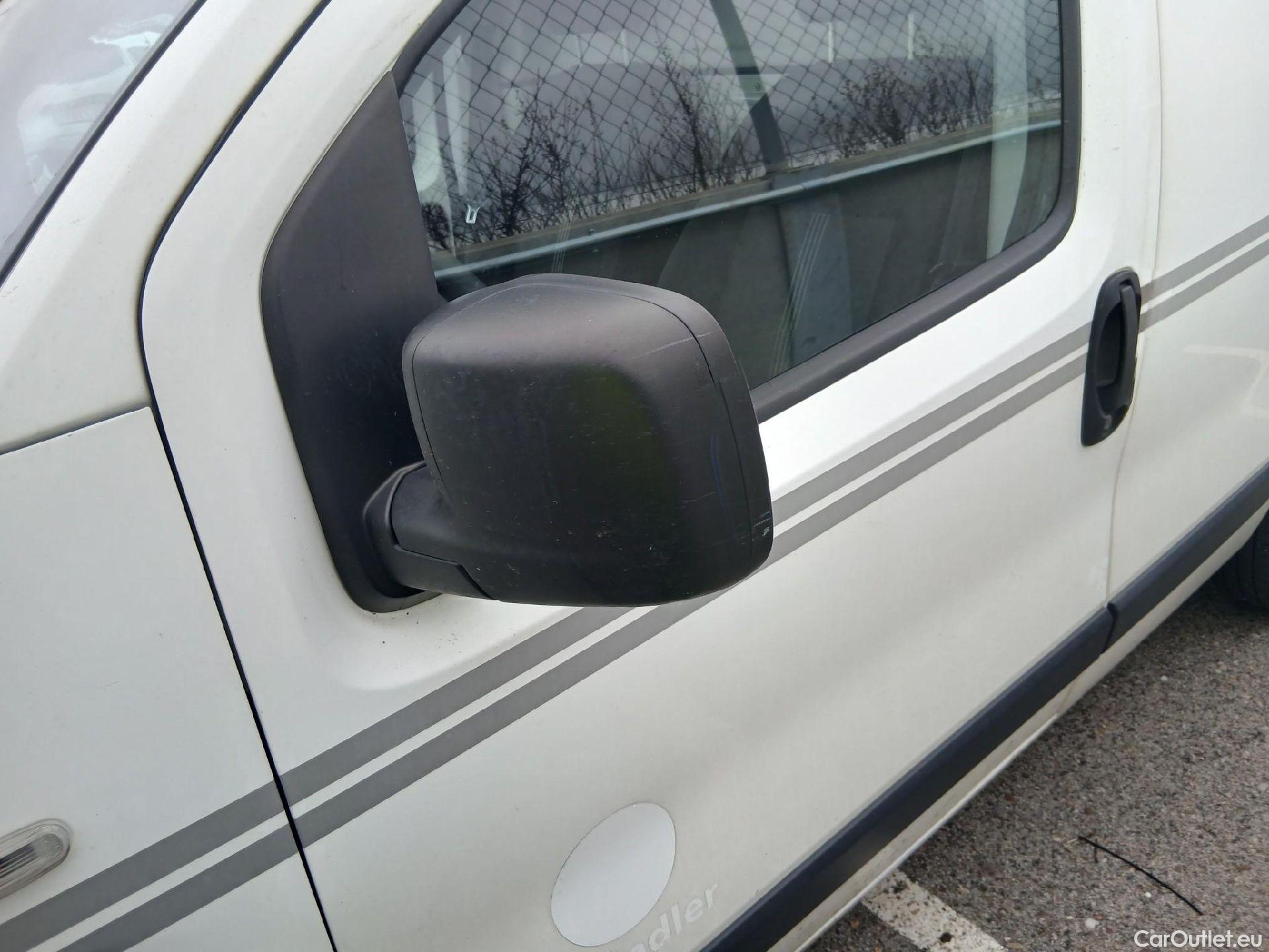  Fiat  Fiorino FIAT  / 2016 / 3P / furgón derivado de turismo Cargo Base 1.3 Mjet 59kW (80CV) E6 #12