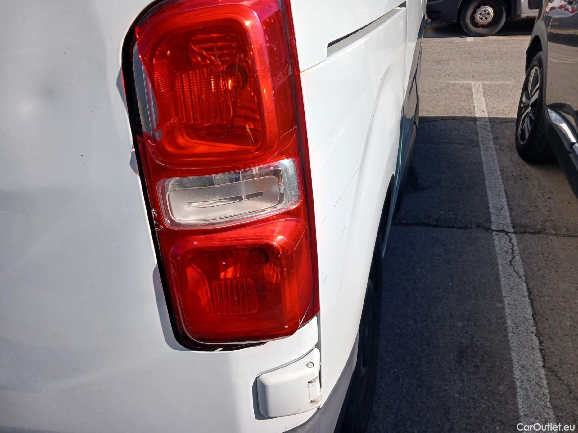  Peugeot  Expert PEUGEOT  / 2016 / 4P / furgón Furgón Pro 1.5 BlueHDi 120 Standard #23