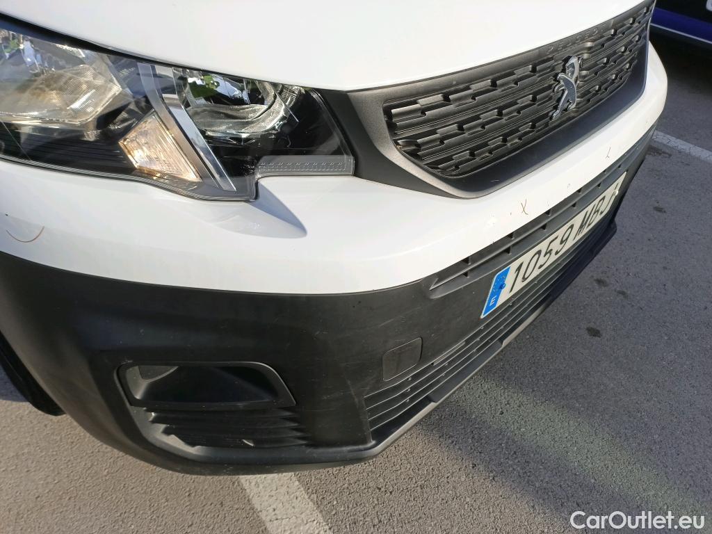  Peugeot  Partner PEUGEOT  / 2018 / 3P / furgón derivado de turismo Pro Standard 600kg BlueHDi 73kW #29