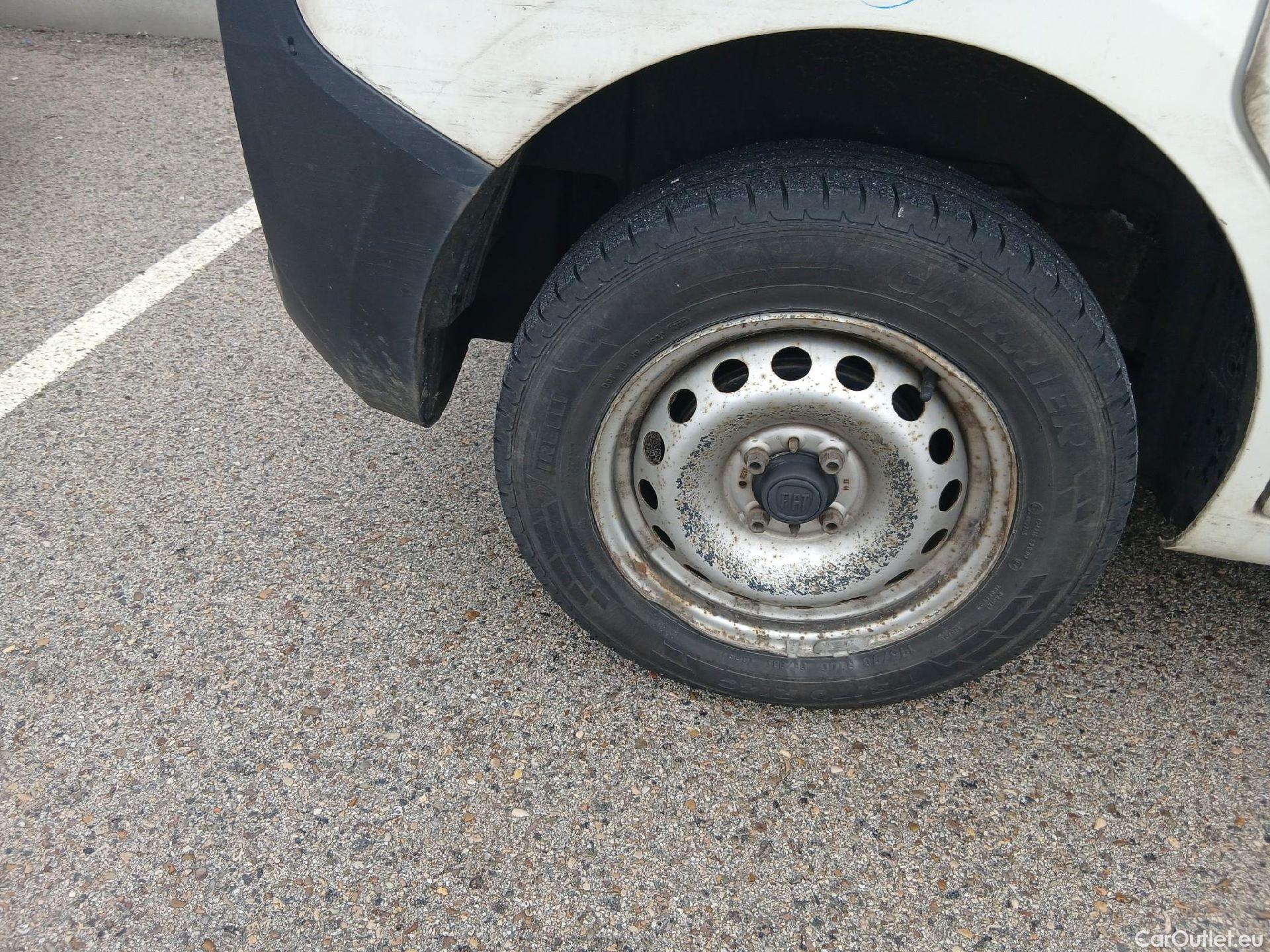  Fiat  Fiorino FIAT  / 2016 / 3P / furgón derivado de turismo Cargo Base 1.3 Mjet 59kW (80CV) E6 #26