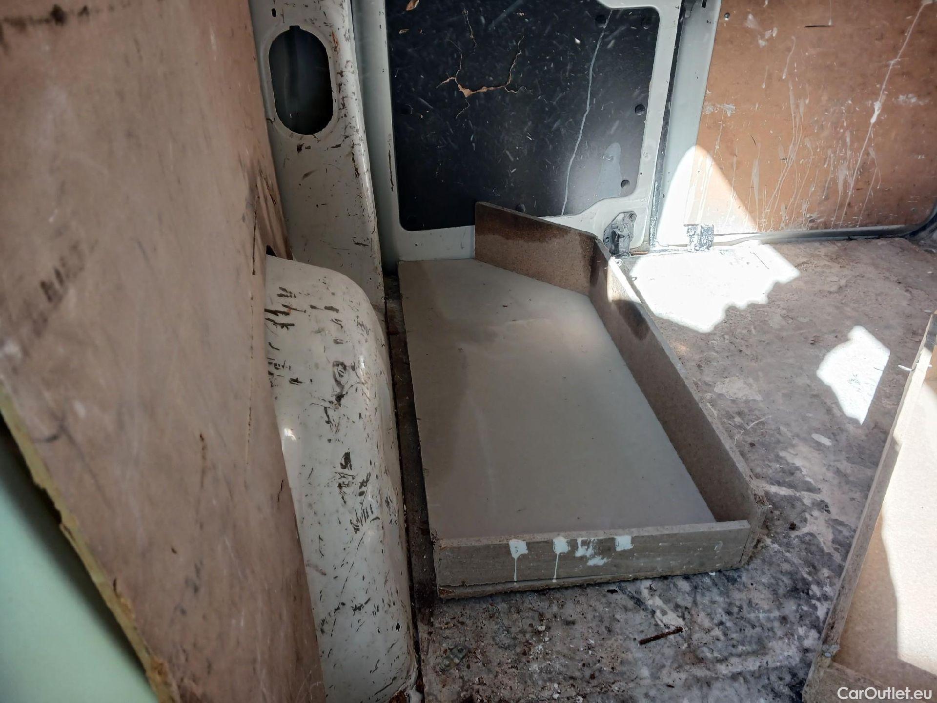  Peugeot  Expert PEUGEOT  / 2016 / 4P / furgón Furgón Pro 1.5 BlueHDi 120 Standard #45