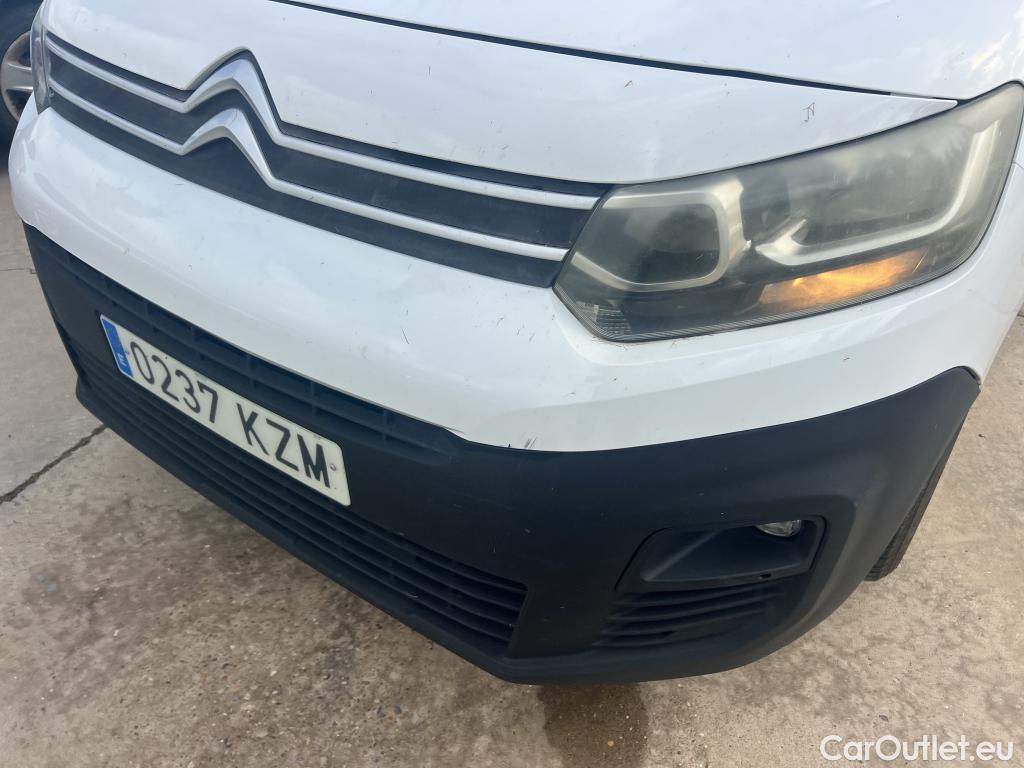  Citroen  Berlingo CITROEN  / 2018 / 4P / combi Talla M BlueHDi 100 LIVE (AC) #19