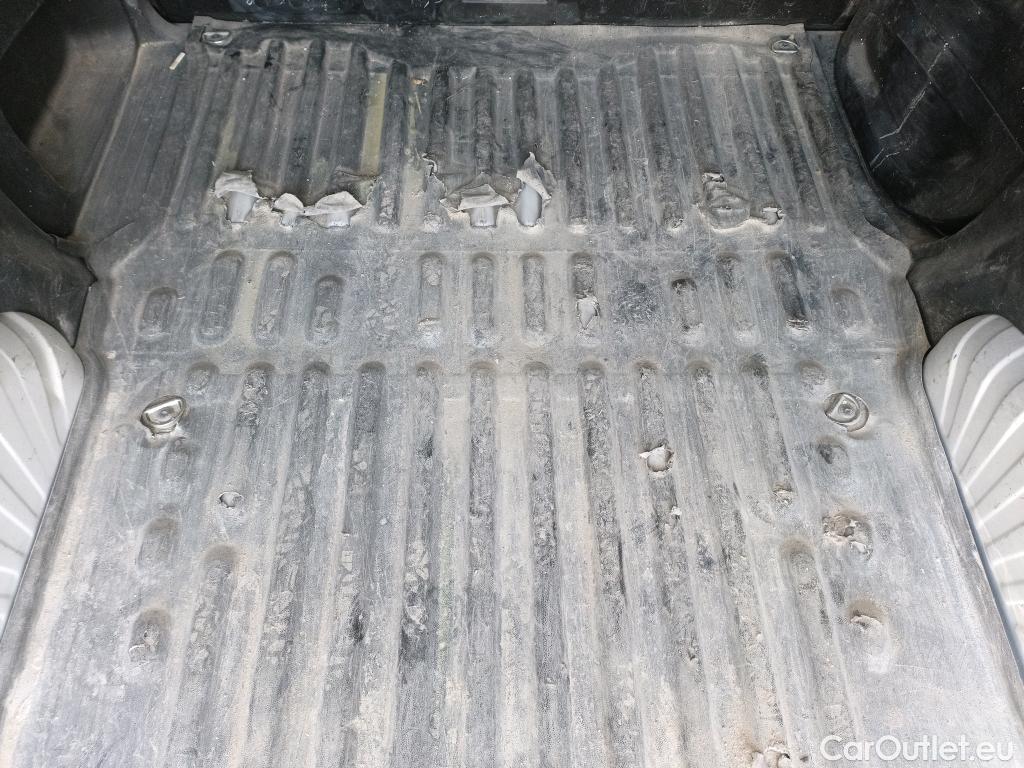  Peugeot  Partner PEUGEOT  / 2018 / 3P / furgón derivado de turismo Pro Standard 600kg BlueHDi 73kW #2