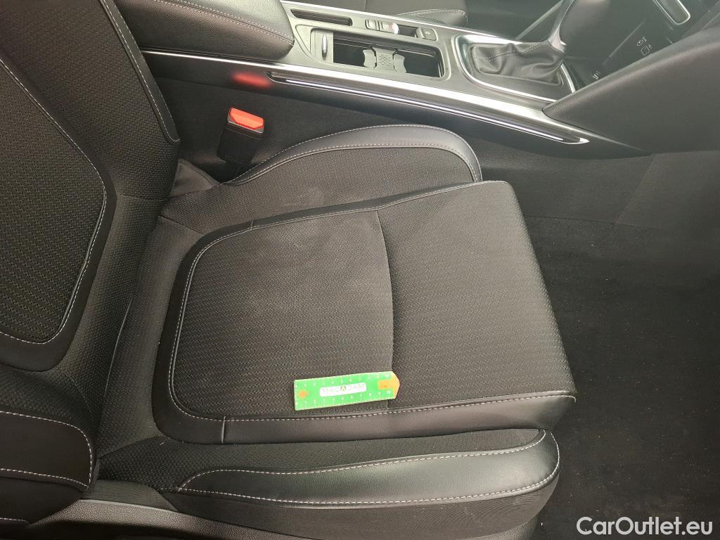  Renault  Megane RENAULT Mégane Berline / 2020 / 5P / Berline techno TCe 140 EDC #18