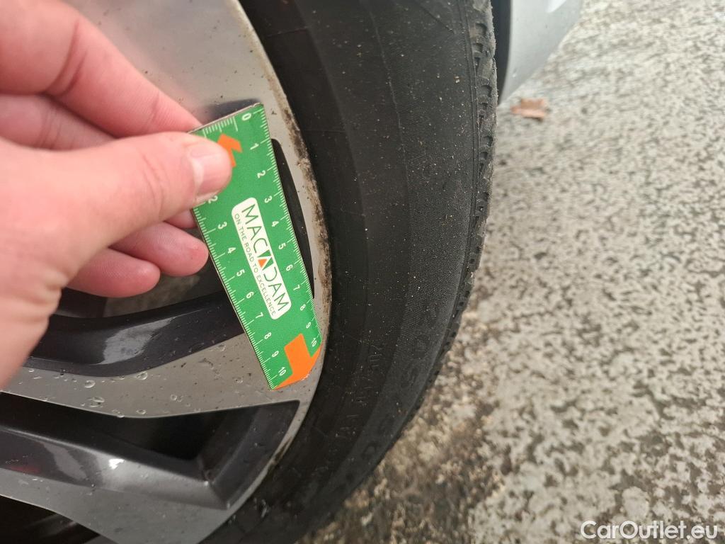  Renault  Megane RENAULT Mégane Berline / 2020 / 5P / Berline techno TCe 140 EDC #16