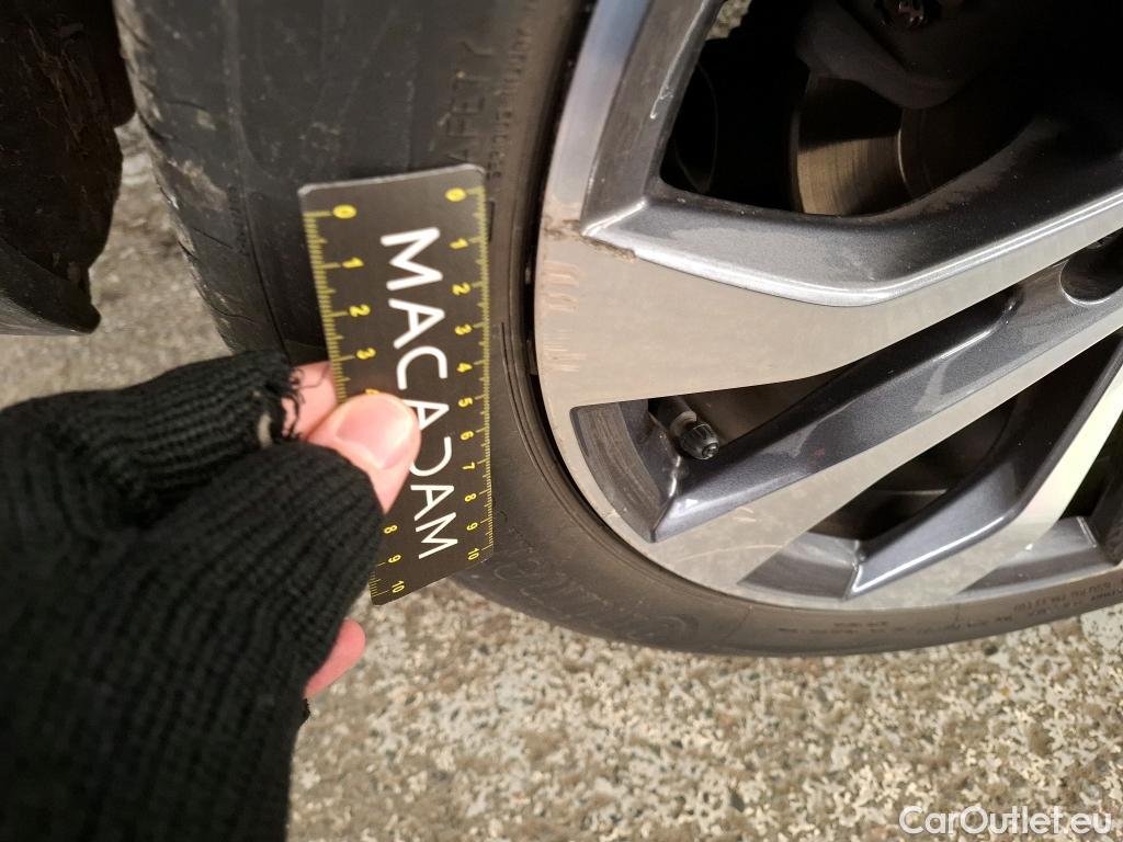  Renault  Megane RENAULT Mégane Berline 5p Berline Intens TCe 140 FAP #10