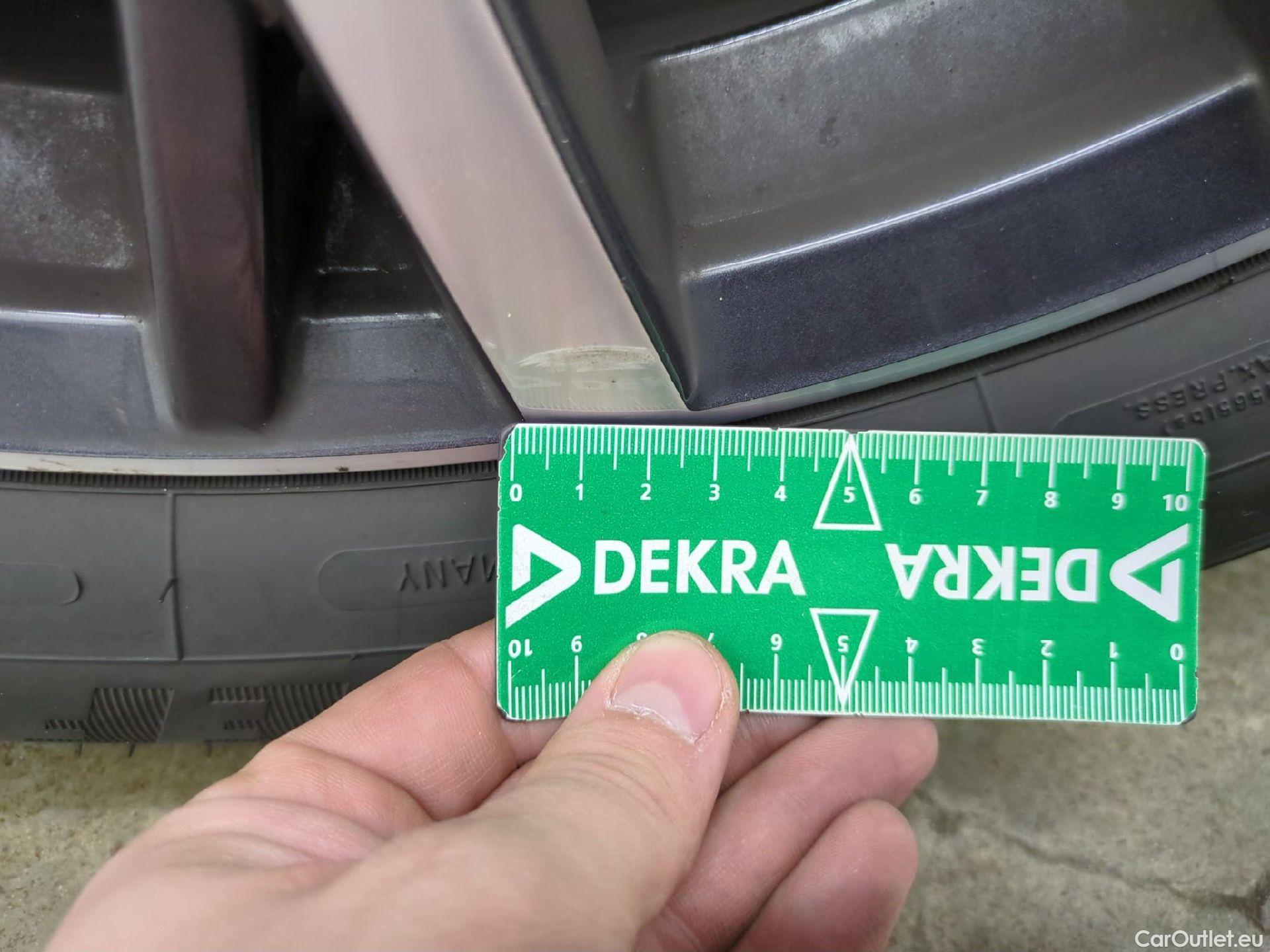  Volkswagen  Tiguan VOLKSWAGEN  / 2020 / 5P / SUV 1.5 TSI 150 DSG7 LIFE BUSI #7