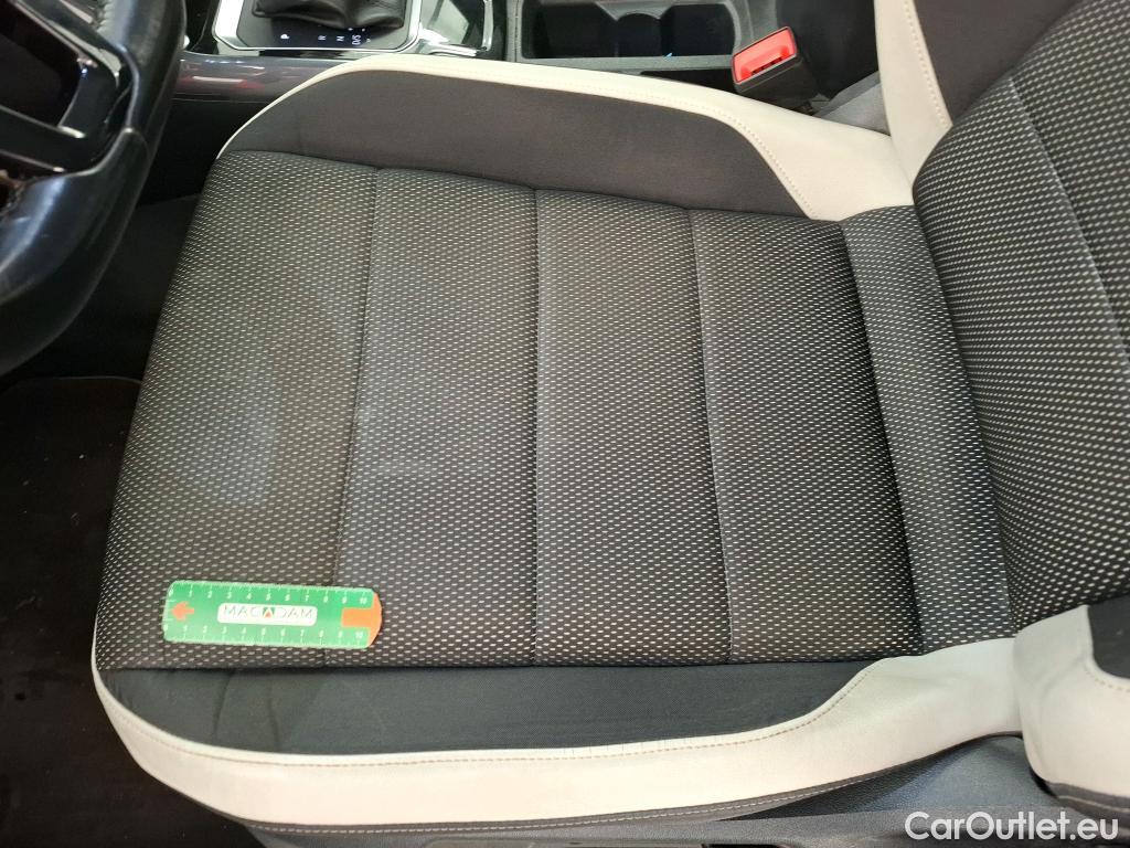  Volkswagen  T-ROC VOLKSWAGEN  / 2017 / 5P / SUV 2.0 TDI 150 CARAT DSG7 #16