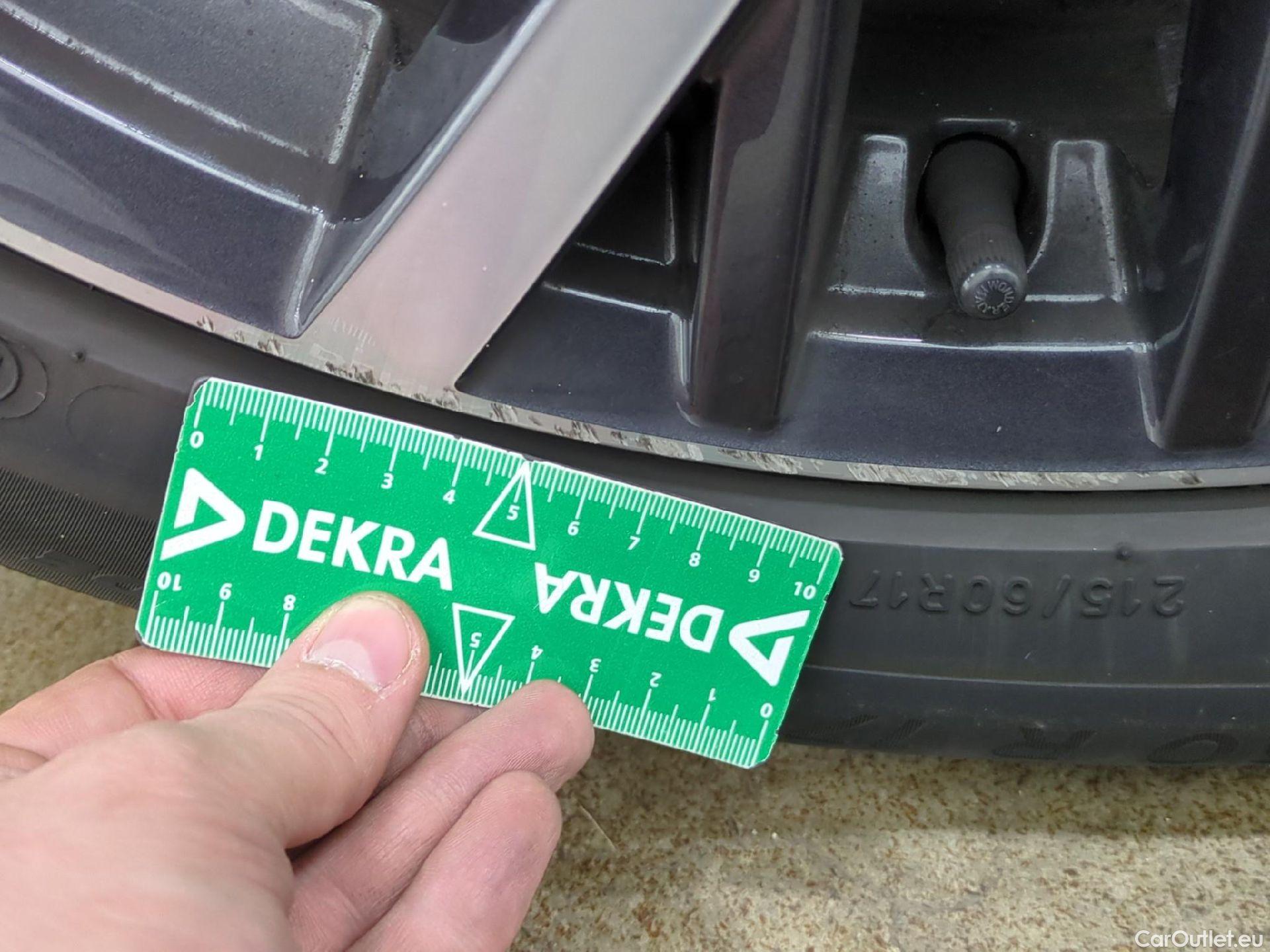  Volkswagen  Tiguan VOLKSWAGEN  / 2020 / 5P / SUV 1.5 TSI 150 DSG7 LIFE BUSI #4