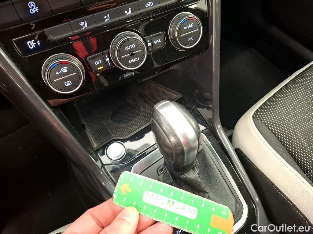  Volkswagen  T-ROC VOLKSWAGEN  / 2017 / 5P / SUV 2.0 TDI 150 CARAT DSG7 #17