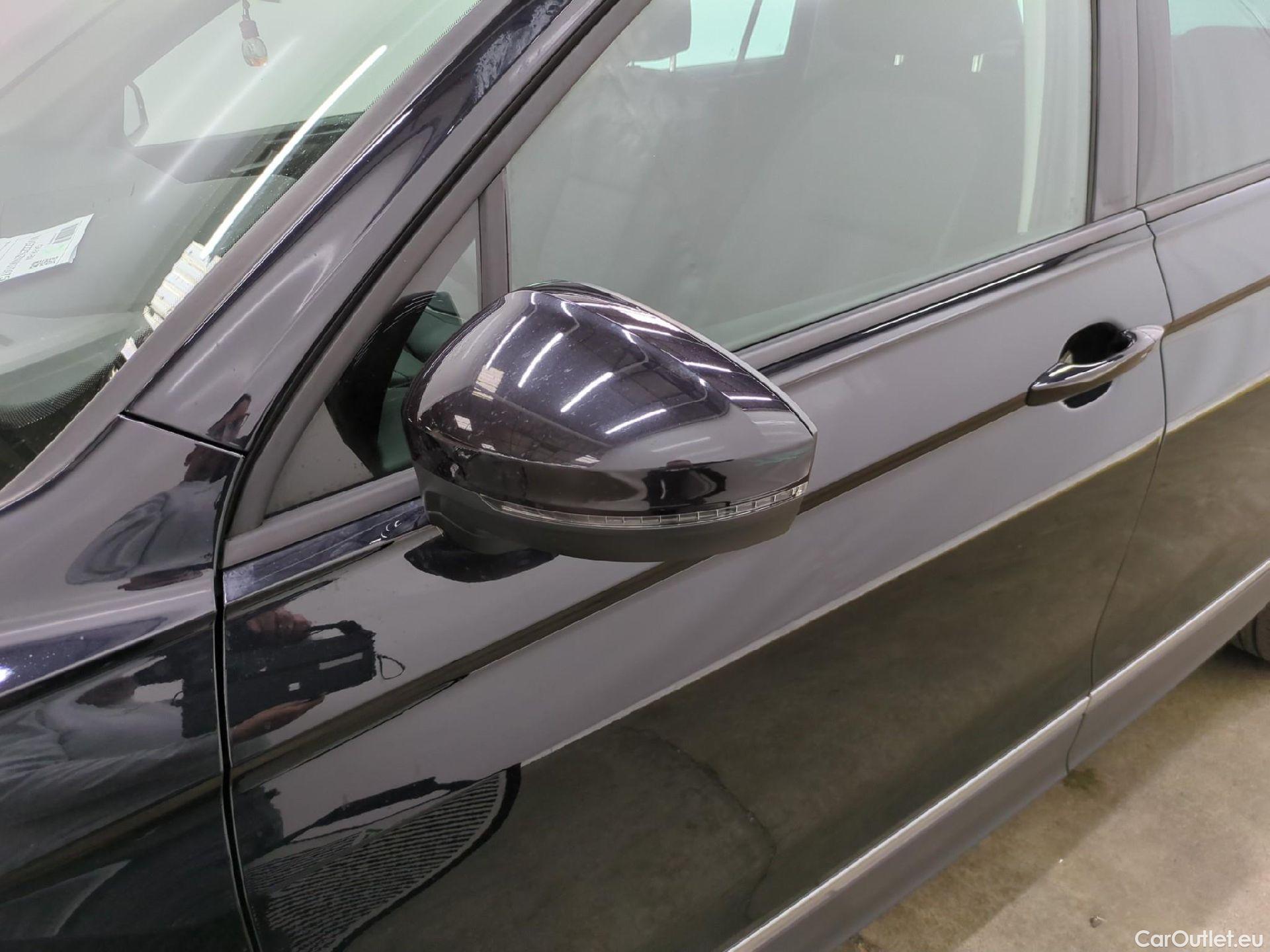  Volkswagen  Tiguan VOLKSWAGEN  / 2020 / 5P / SUV 1.5 TSI 150 DSG7 LIFE BUSI #17