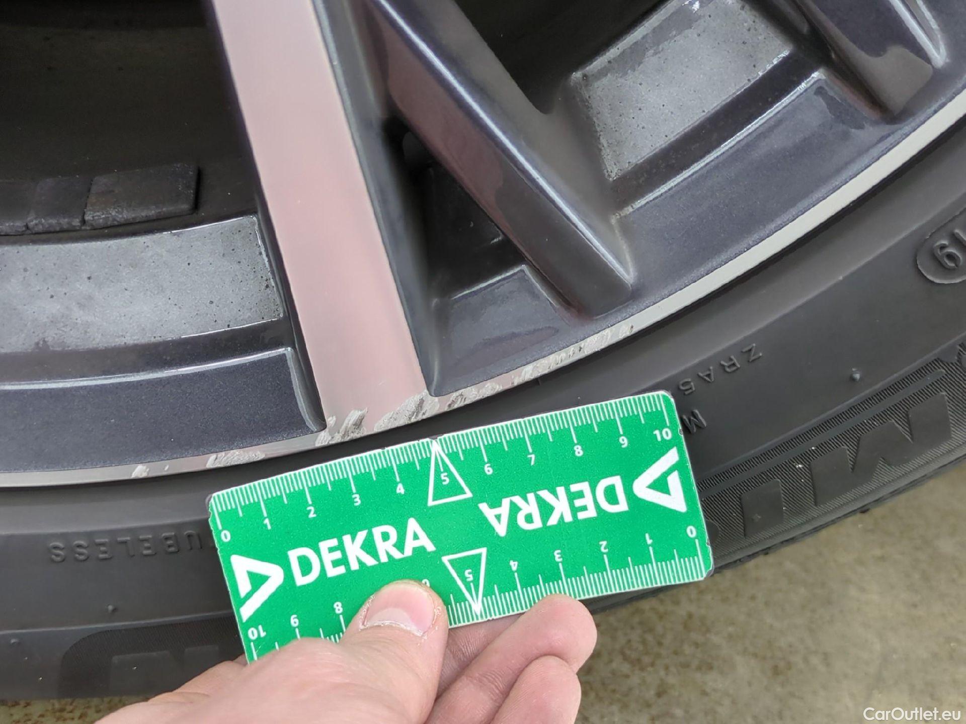  Volkswagen  Tiguan VOLKSWAGEN  / 2020 / 5P / SUV 1.5 TSI 150 DSG7 LIFE BUSI #3