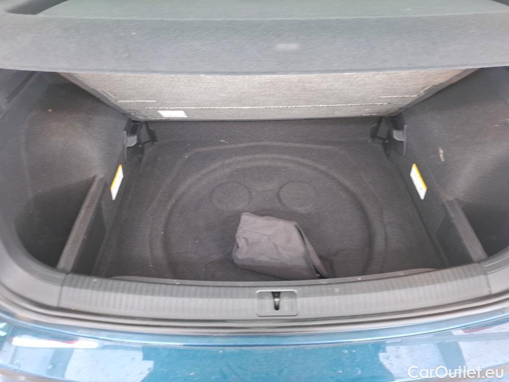  Volkswagen  Tiguan VOLKSWAGEN  / 2020 / 5P / SUV 2.0 TDI 150 DSG7 Elegance Exclusive #9