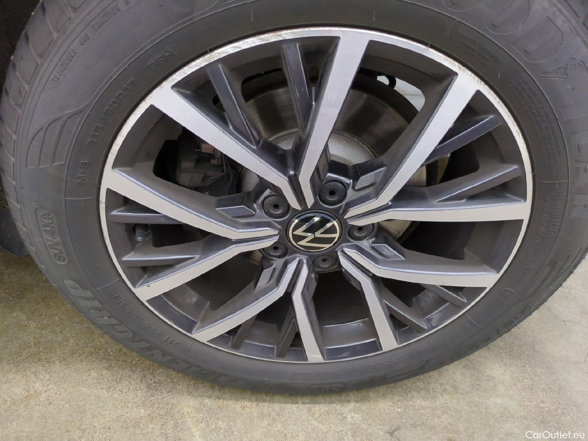  Volkswagen  Tiguan VOLKSWAGEN  / 2020 / 5P / SUV 1.5 TSI 150 DSG7 LIFE BUSI #6