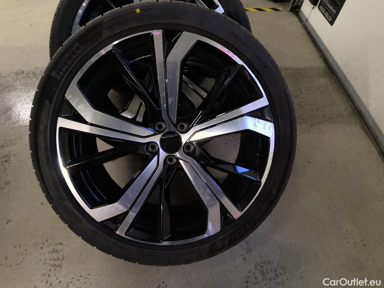  Volvo  XC60  B4D 197 Plus Dark FWD Aut #1