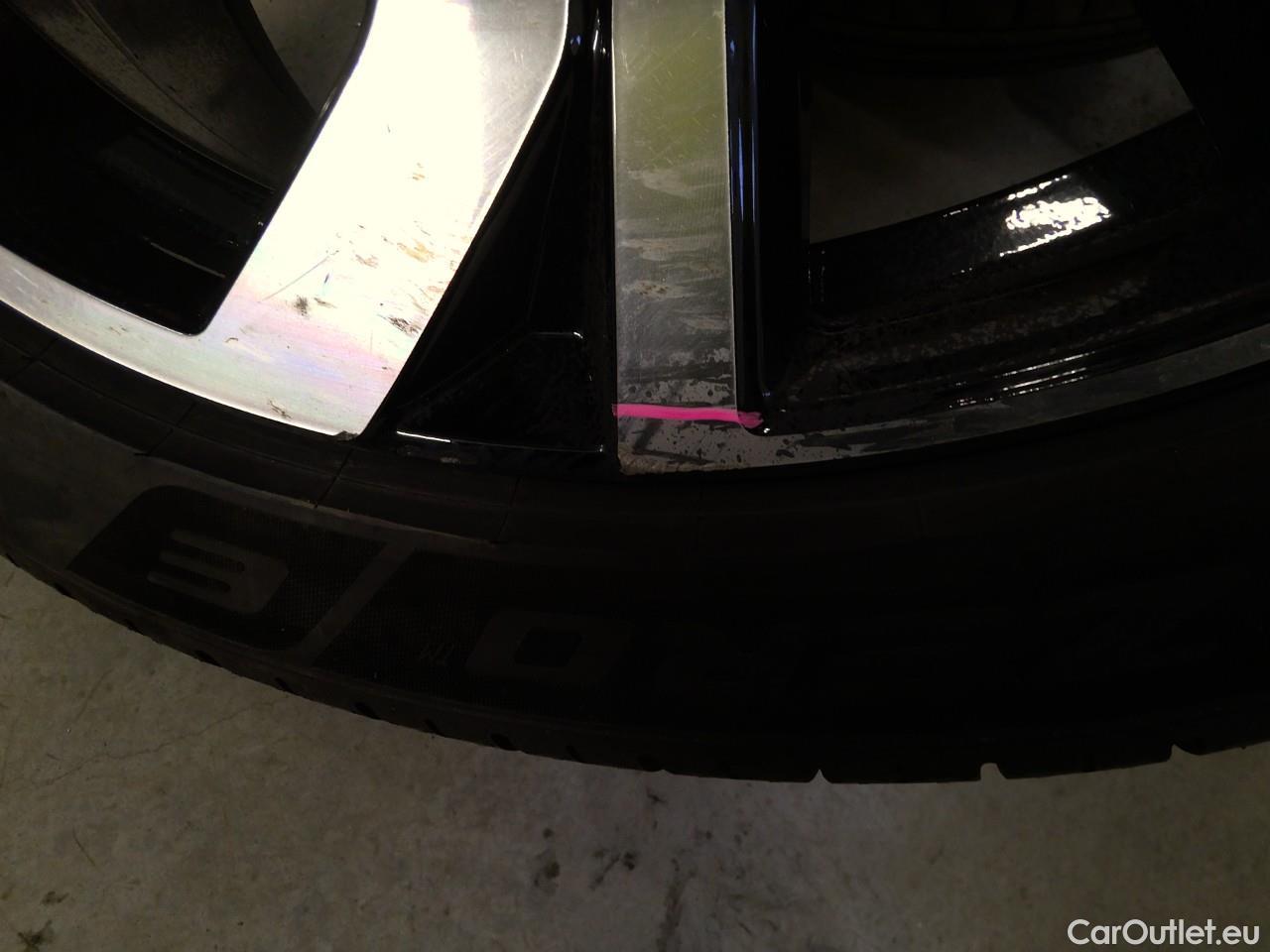  Volvo  XC60  B4D 197 Plus Dark FWD Aut #2