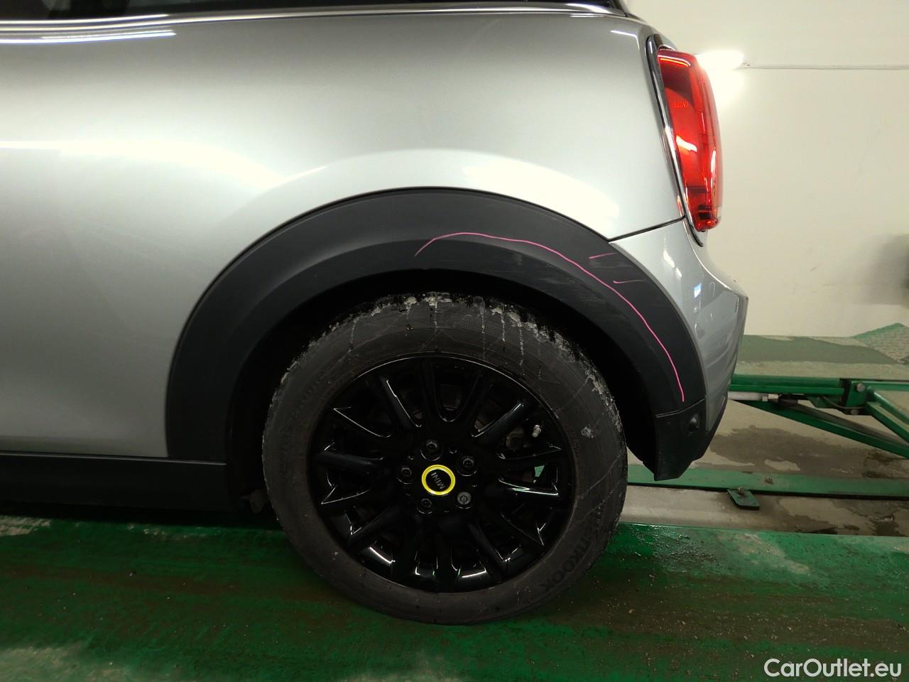  Mini  Mini John Cooper EV SE Essential 3d #4