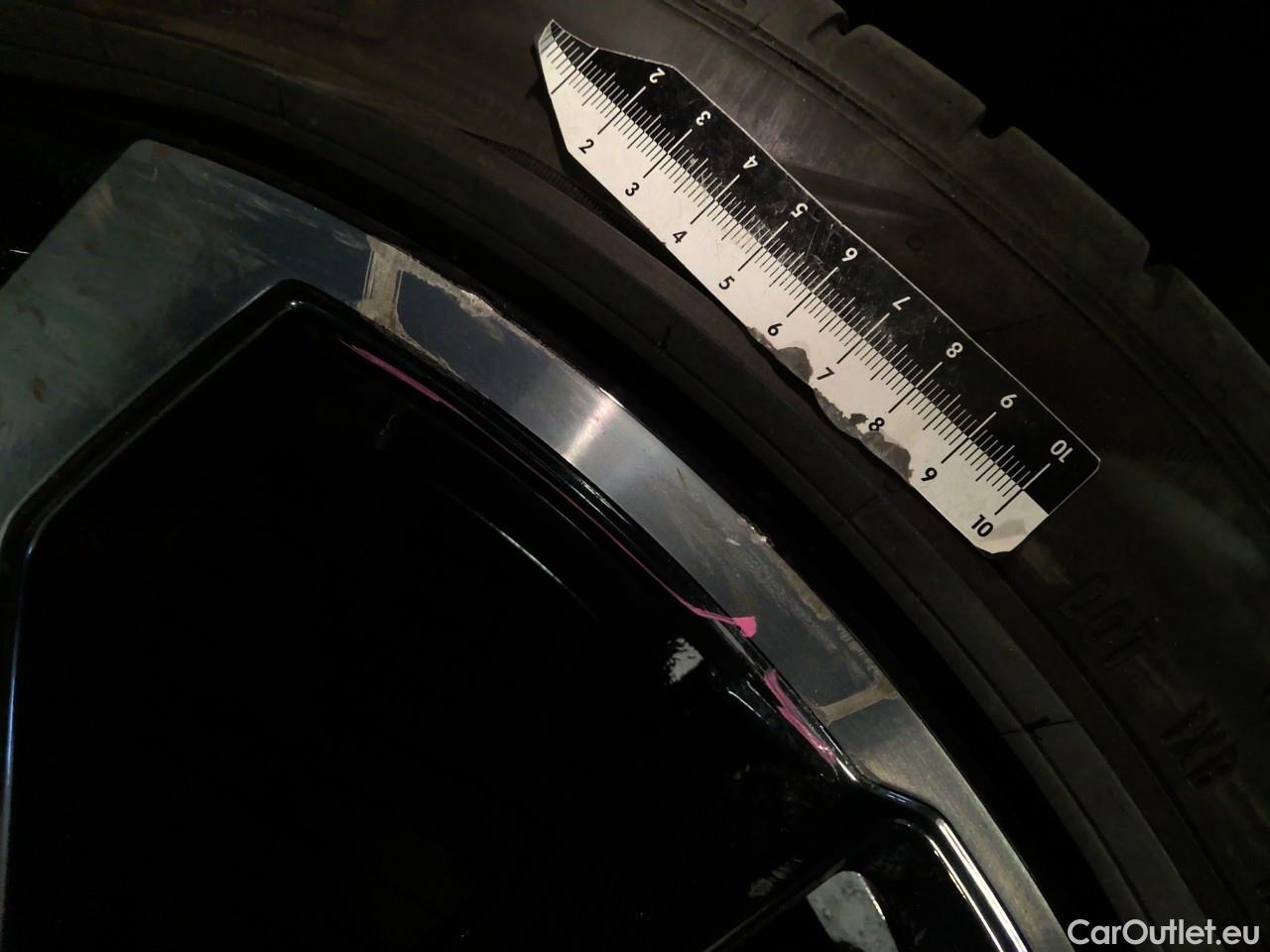  Volvo  XC60  B4D 197 Plus Dark FWD Aut #7