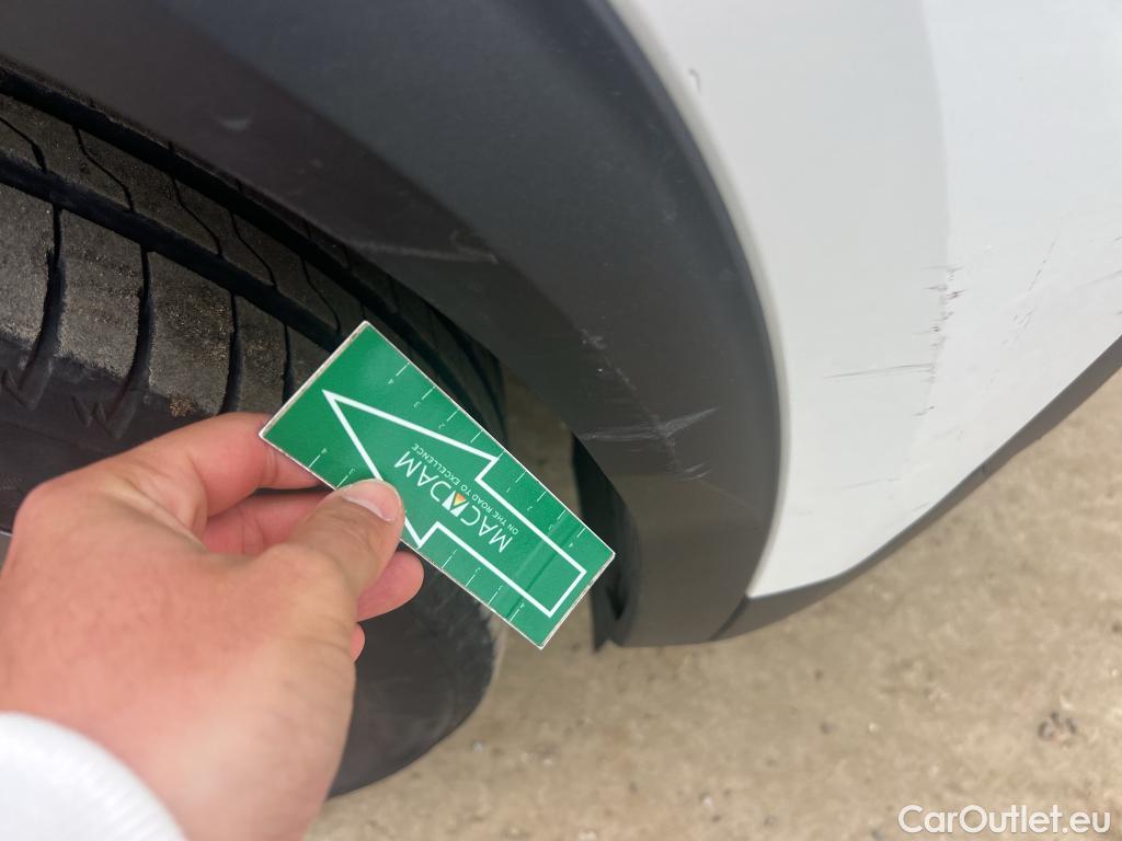  Peugeot  2008 PEUGEOT  / 2019 / 5P / todoterreno Active Pack BlueHDI 81kW (110CV) #28