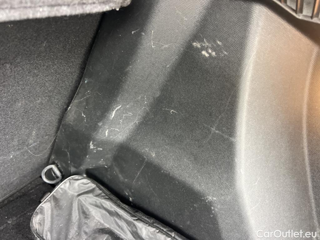  Peugeot  2008 PEUGEOT  / 2019 / 5P / todoterreno Active Pack BlueHDI 81kW (110CV) #14