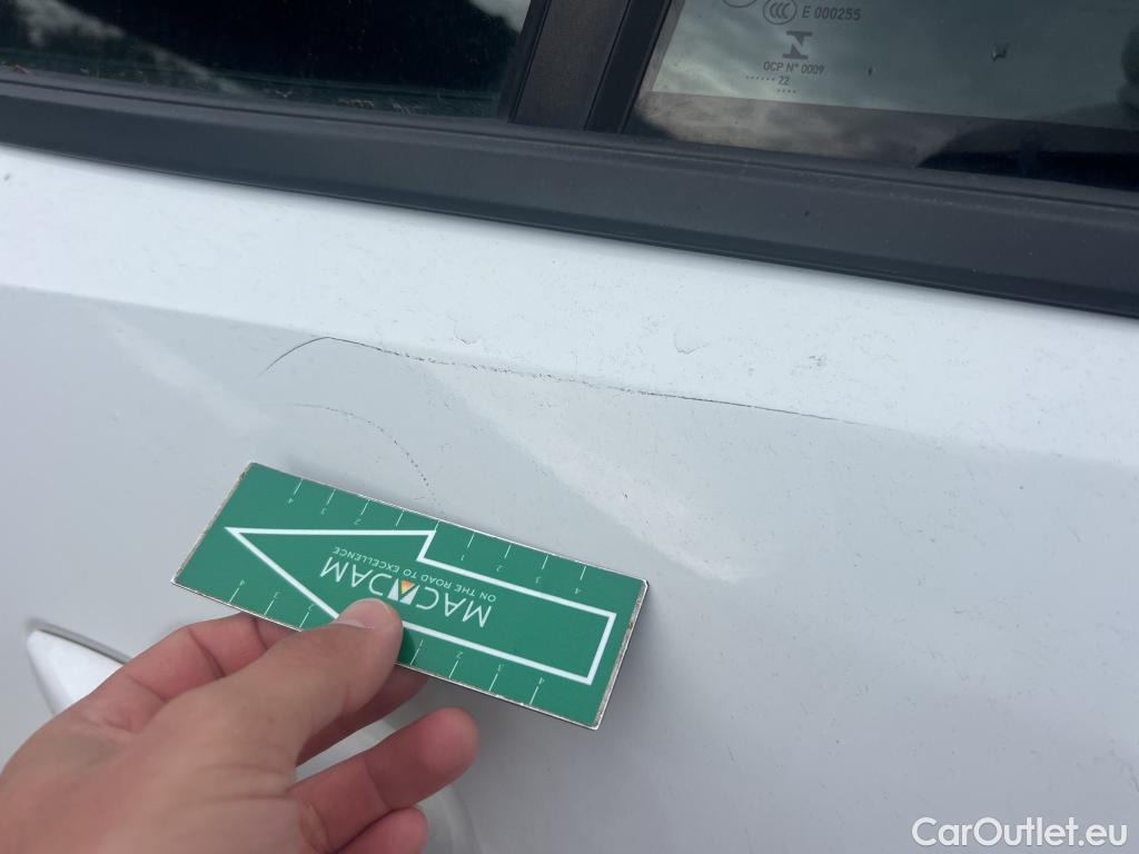  Peugeot  2008 PEUGEOT  / 2019 / 5P / todoterreno Active Pack BlueHDI 81kW (110CV) #19