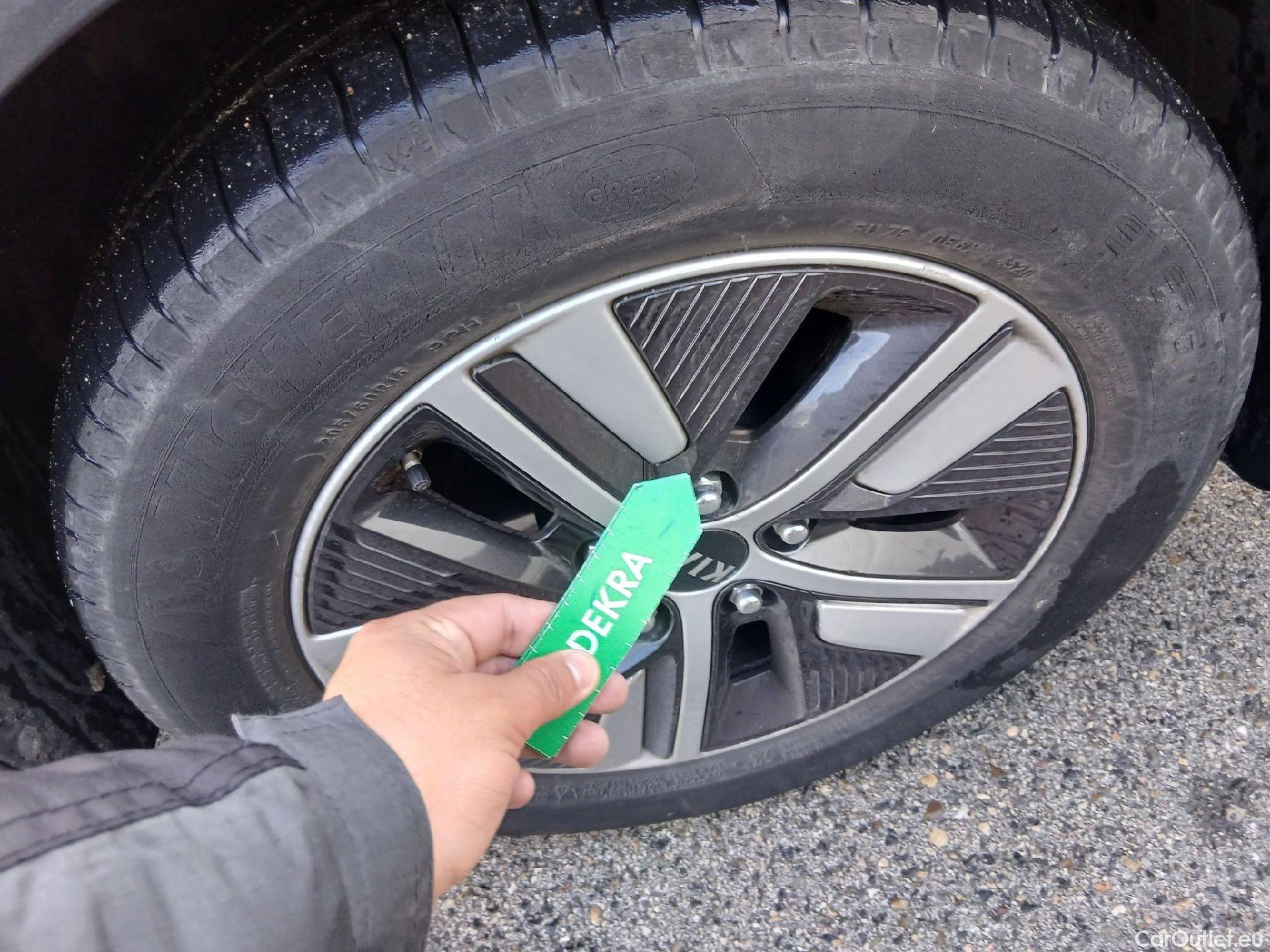  KIA  Niro KIA  / 2019 / 5P / crossover 1.6 GDi HEV 104kW (141CV) Drive #21