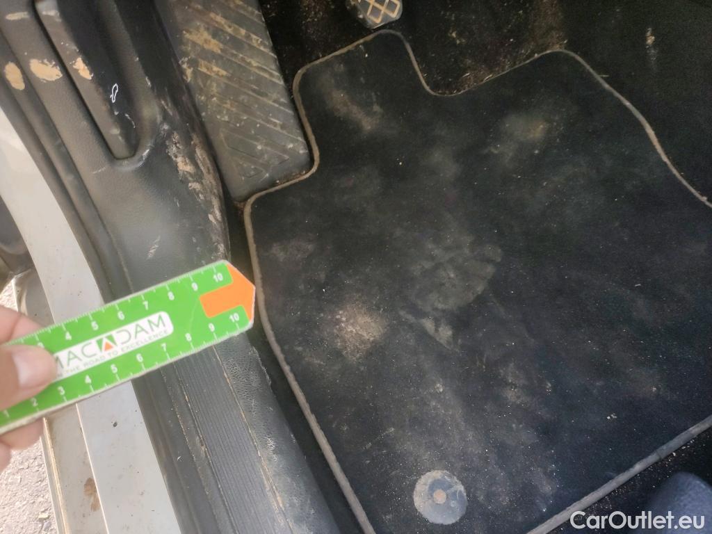  Volkswagen  Golf  VOLKSWAGEN / 2016 / 5P / berlina con portón Last Edition 1.6 TDI 85kW (115CV) #18