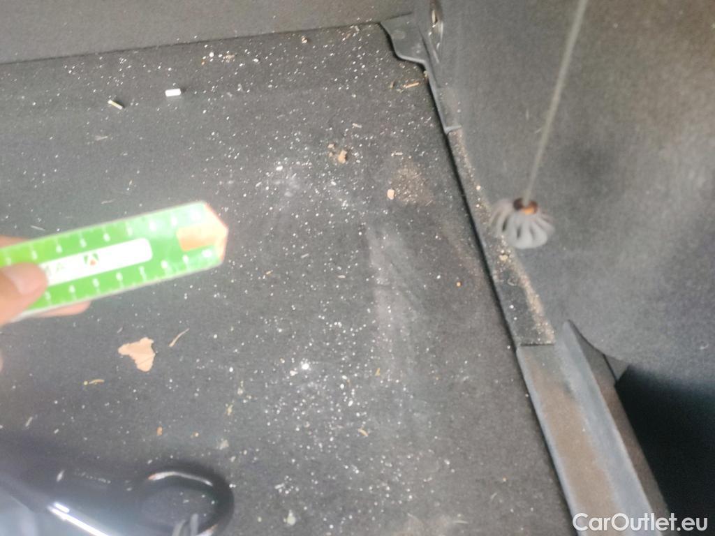  Volkswagen  Golf  VOLKSWAGEN / 2016 / 5P / berlina con portón Last Edition 1.6 TDI 85kW (115CV) #17