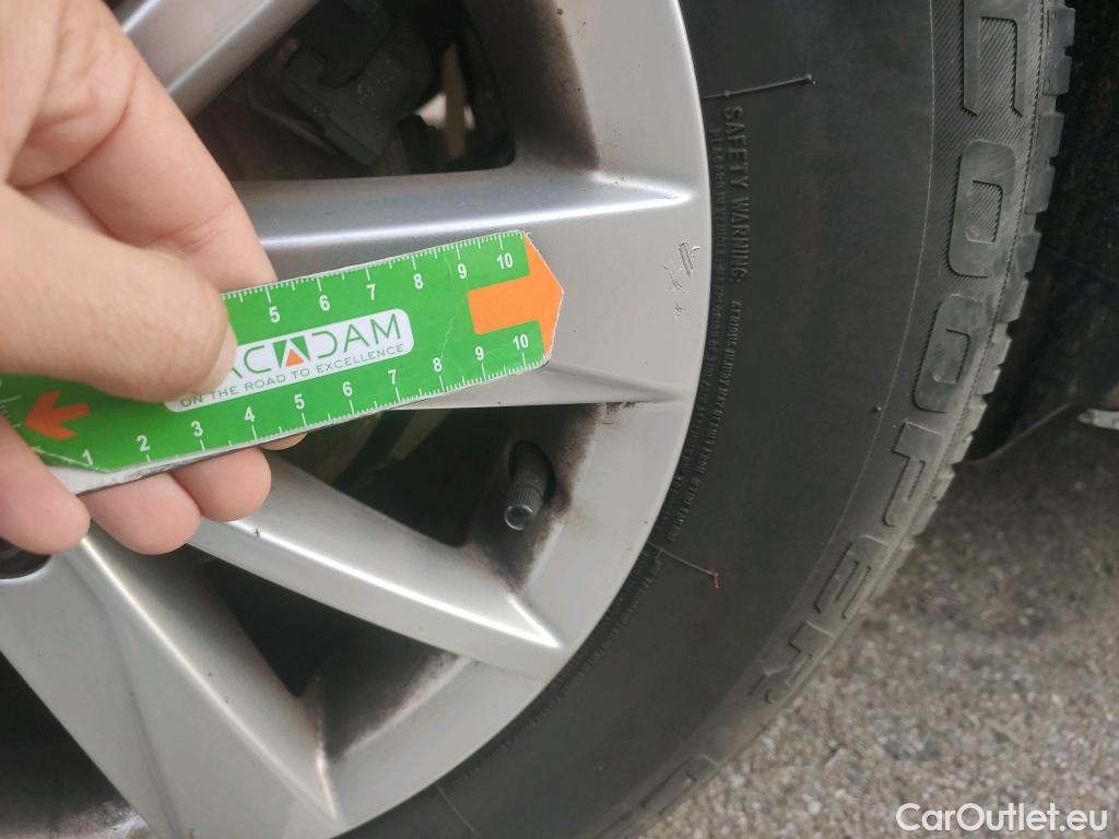  Volkswagen  Golf  VOLKSWAGEN / 2016 / 5P / berlina con portón Last Edition 1.6 TDI 85kW (115CV) #20