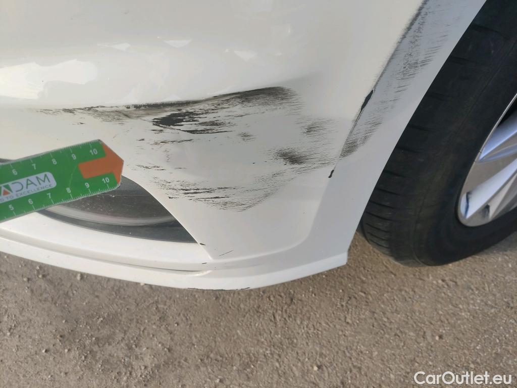  Volkswagen  Golf  VOLKSWAGEN / 2016 / 5P / berlina con portón Last Edition 1.6 TDI 85kW (115CV) #4