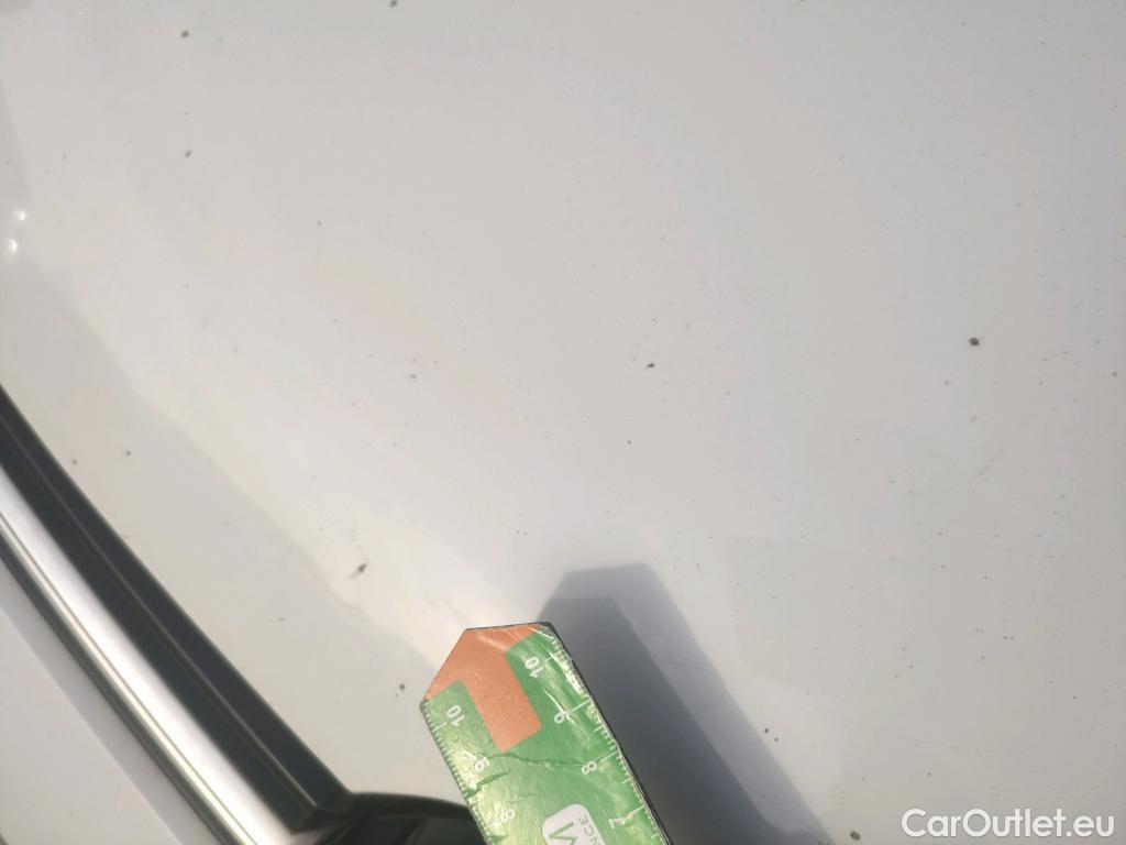  Volkswagen  Golf  VOLKSWAGEN / 2016 / 5P / berlina con portón Last Edition 1.6 TDI 85kW (115CV) #9