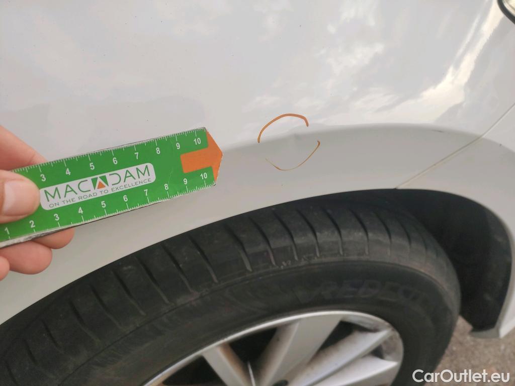  Volkswagen  Golf  VOLKSWAGEN / 2016 / 5P / berlina con portón Last Edition 1.6 TDI 85kW (115CV) #2