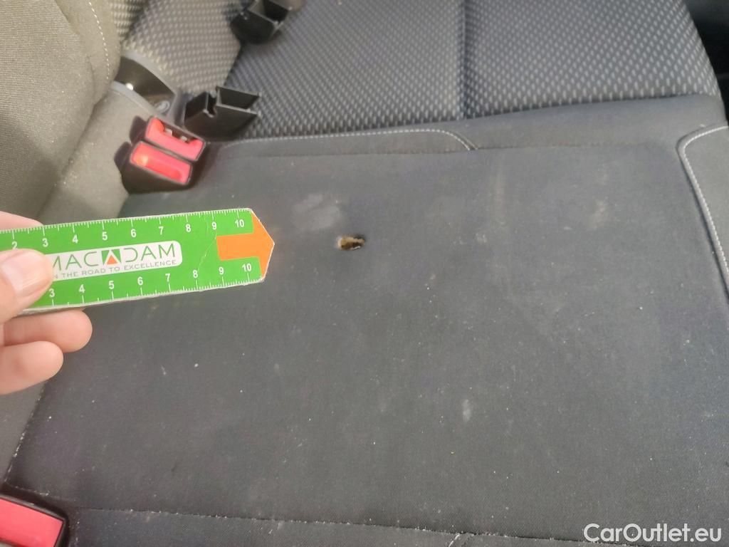  Volkswagen  Golf  VOLKSWAGEN / 2016 / 5P / berlina con portón Last Edition 1.6 TDI 85kW (115CV) #13