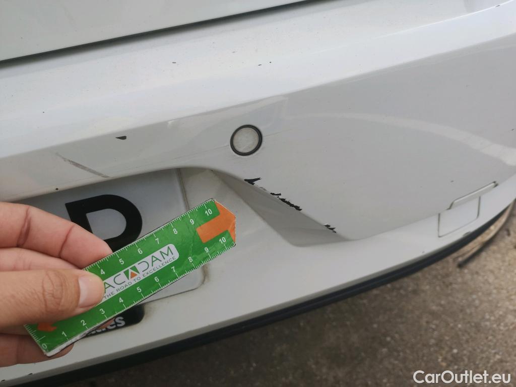  Volkswagen  Golf  VOLKSWAGEN / 2016 / 5P / berlina con portón Last Edition 1.6 TDI 85kW (115CV) #27