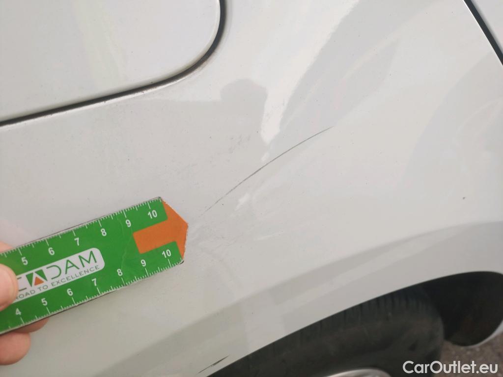  Volkswagen  Golf  VOLKSWAGEN / 2016 / 5P / berlina con portón Last Edition 1.6 TDI 85kW (115CV) #15