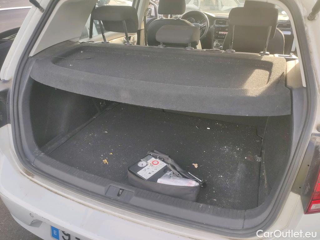  Volkswagen  Golf  VOLKSWAGEN / 2016 / 5P / berlina con portón Last Edition 1.6 TDI 85kW (115CV) #16