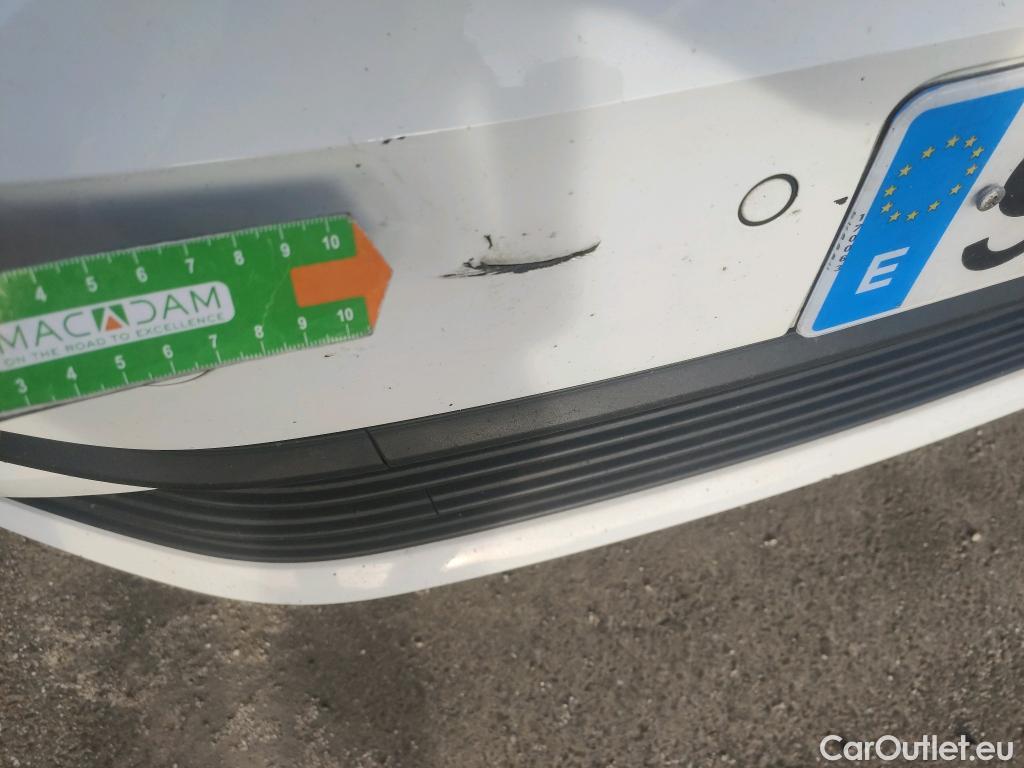  Volkswagen  Golf  VOLKSWAGEN / 2016 / 5P / berlina con portón Last Edition 1.6 TDI 85kW (115CV) #5